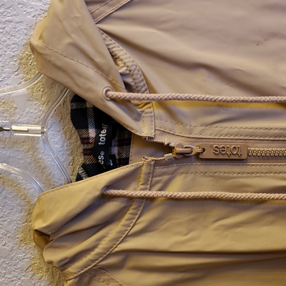 NEW Totes Work Travel Vacation Size M Beige Color B46 X - Picture 9 of 14